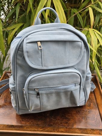Trendiger Rucksack in Himmelblau – ideal für den Frühling!