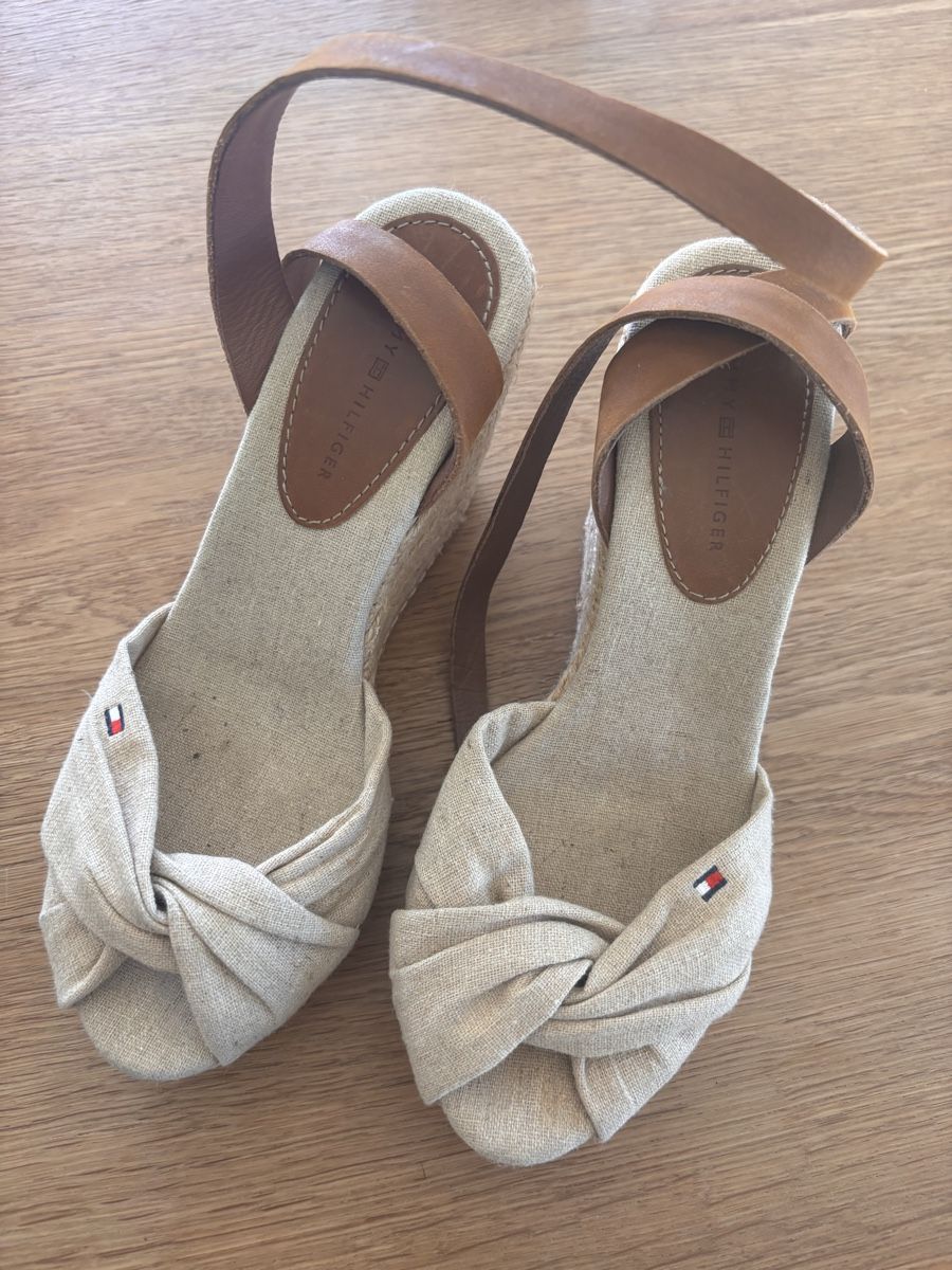 Tommy Hilfiger Scarpe da donna: Sandale Hilfiger Gr.37 – Usato da Luzern venduto da sumsili