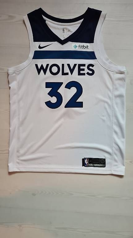 Leibchen & Hosen: NBA Timberwolves Jersey – Gebraucht aus Ruppoldsried von levgeni91