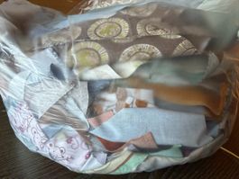 Stoffreste für Patchwork oder Collagen