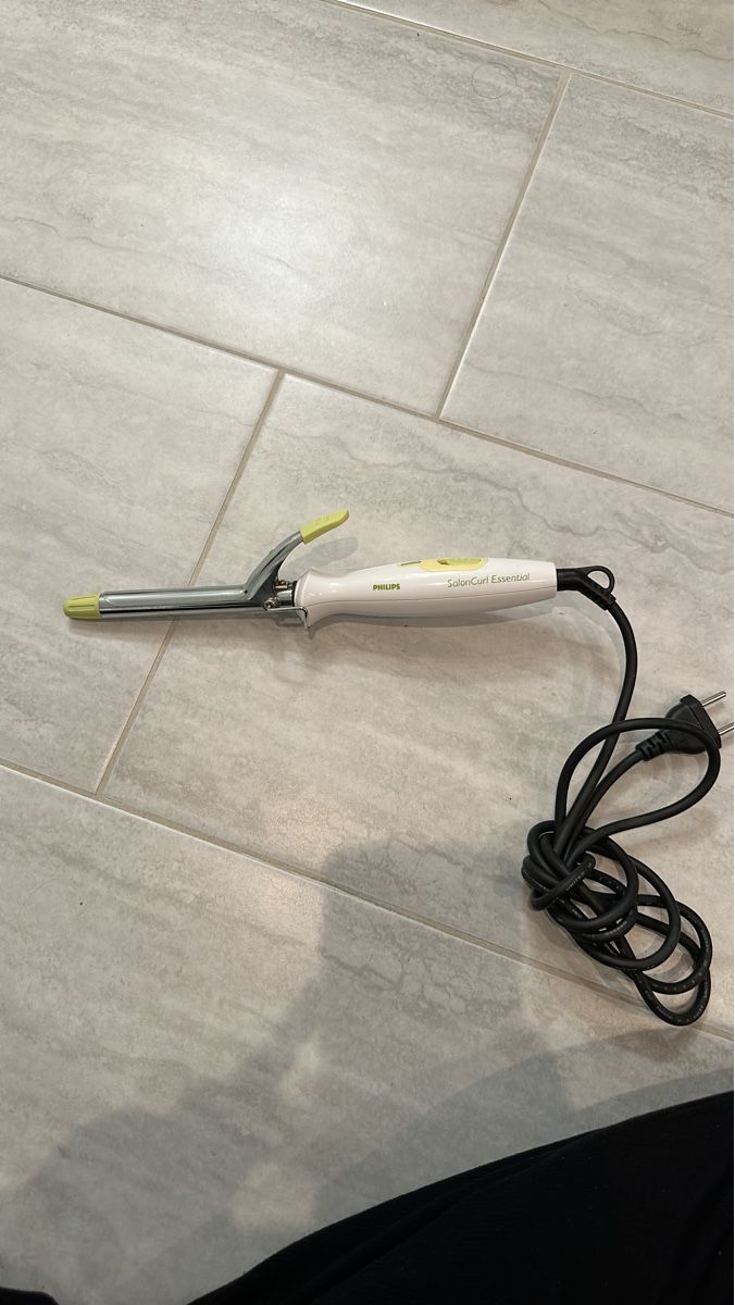 Philips Lockenstäbe & Haarglätter: Philips Lockenstab SalonCurl Essential – Gebraucht aus Rorschach von bees1