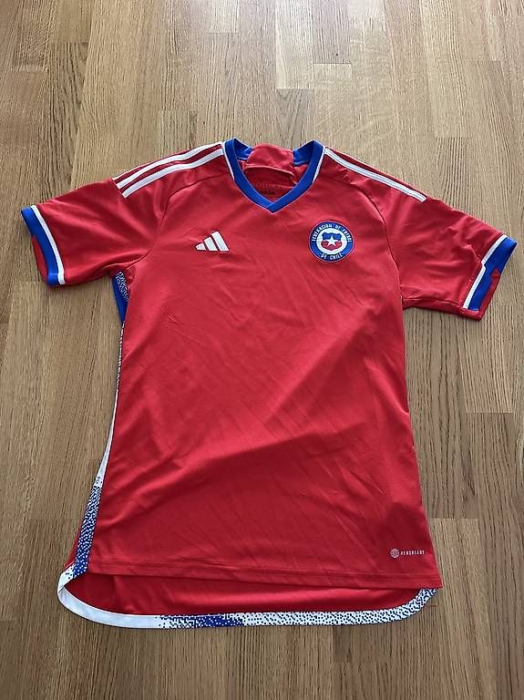 Maillots de corps & Pantalons: Chile Trikot Adidas – D'occasion à Bottmingen par SemirKaeslin