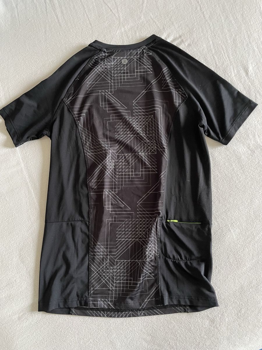 T-shirt: T-shirt de sport NRG – Usato da Concise venduto da Lae99 2