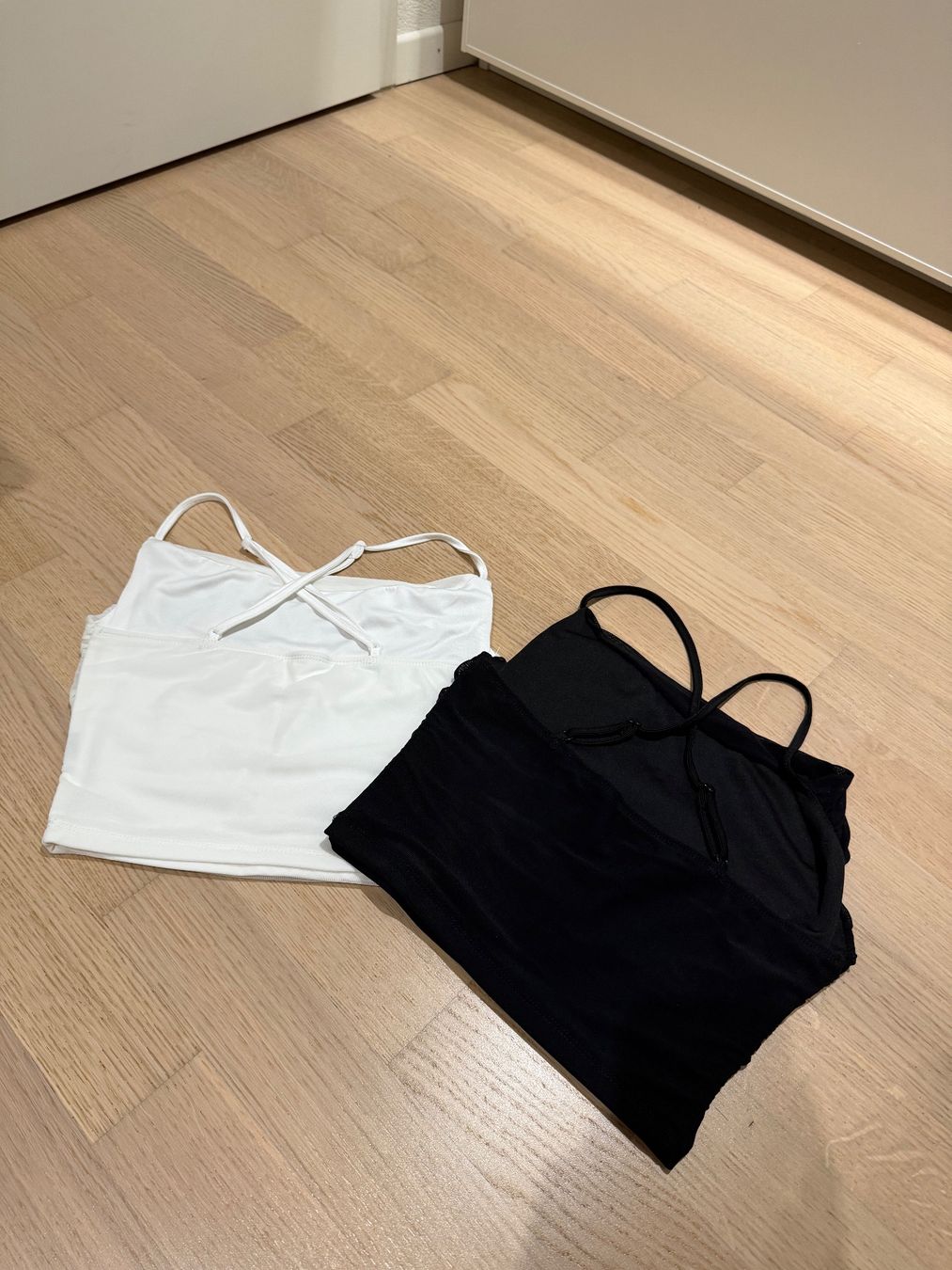 Shein Tops: Lots de 2 tops – Neu (gemäss Beschreibung) aus La Chaux-de-Fonds von 19_po 3