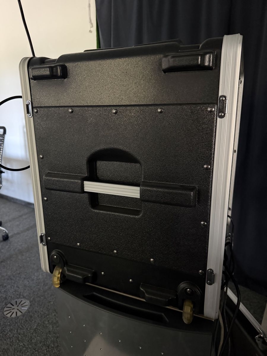 Sistema di controllo: Blackmagic ATEM 4K + HyperDeck + Gator Rack – Usato da Nänikon venduto da macqua 4