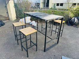 Moderner Bartisch + 4 Stühle  wie neu