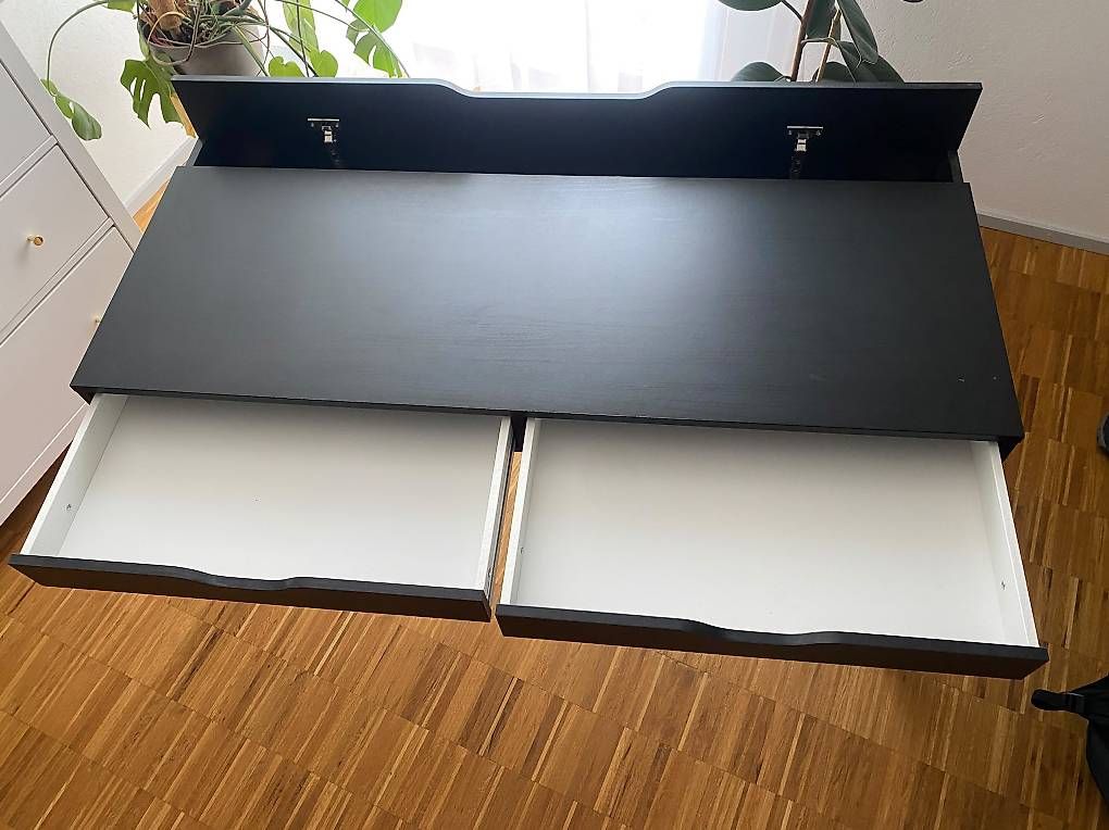 Schreibtische: Ikea Schreibtisch schwarz – Gebraucht aus Küssnacht am Rigi von lar_c79w 1