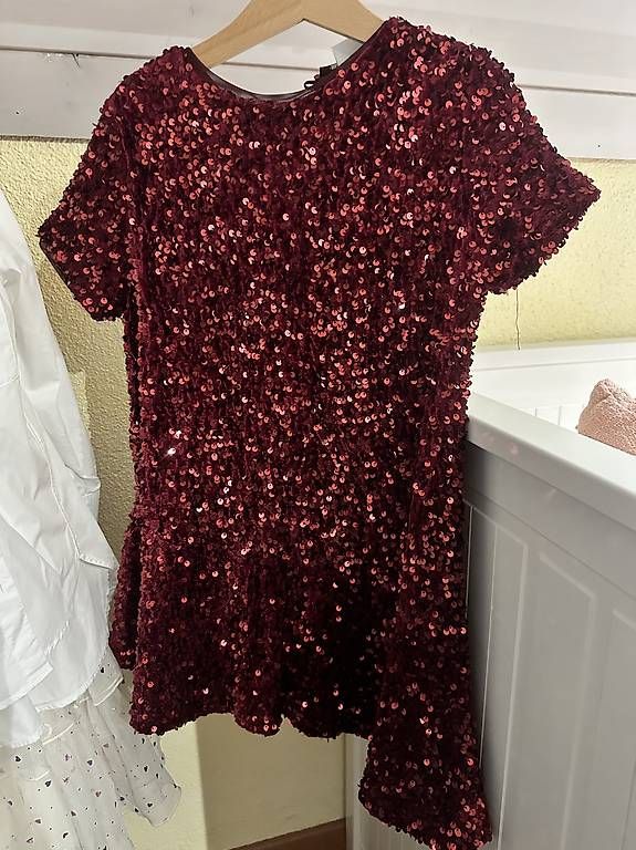 Vestiti & Gonne: Rotes Paillettenkleid von Zara in Gr. 122 – Usato da Marbach SG venduto da kha_s5m6