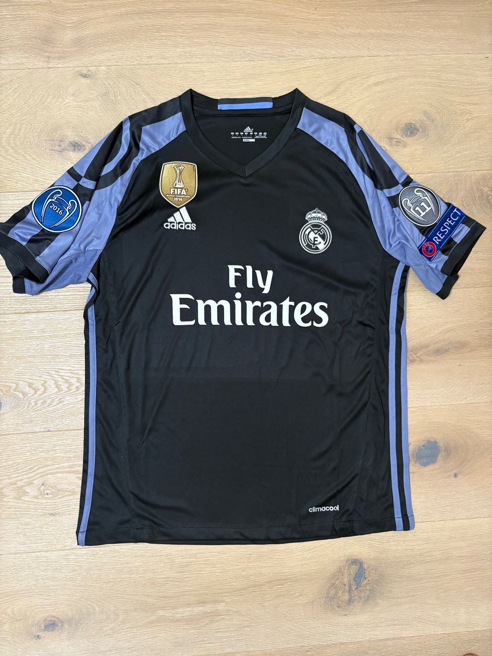 Real Madrid Canottiere & Pantaloni: Real Madrid 2016 schwarzes Trikot – Nuovo (secondo la descrizione) da Au SG venduto da hal_k95b