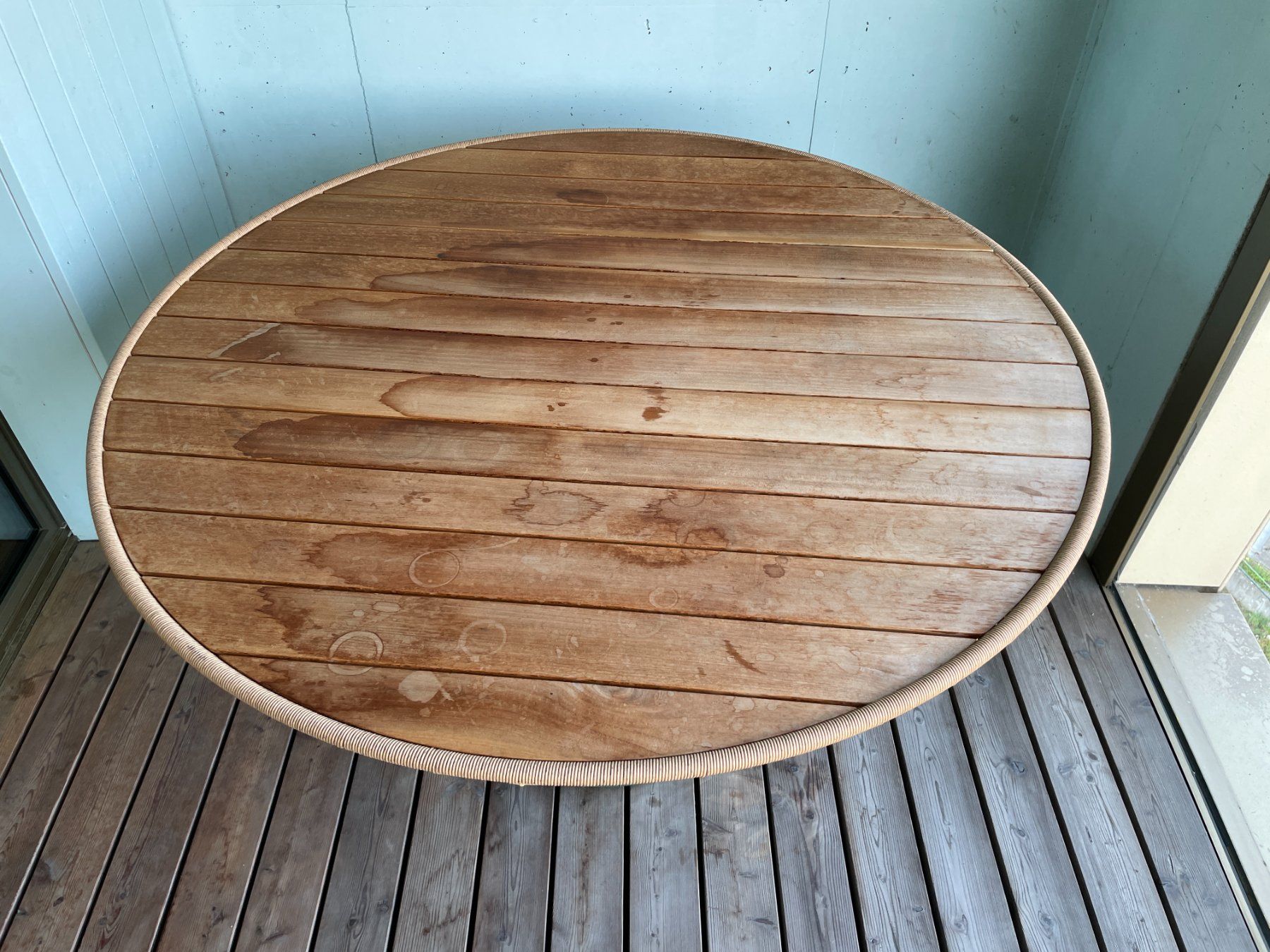 Maisons du monde Tische: Runder Gartentisch + 2 Stühle - Maisons du Monde – Gebraucht aus Zürich von holzhuesler 1