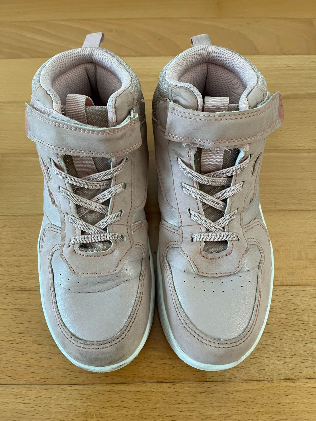 Schuhe für Mädchen: Mädchen Sneaker mit Blinkfunktion, Gr. 35 – Gebraucht aus Muttenz von Juvenile33 3