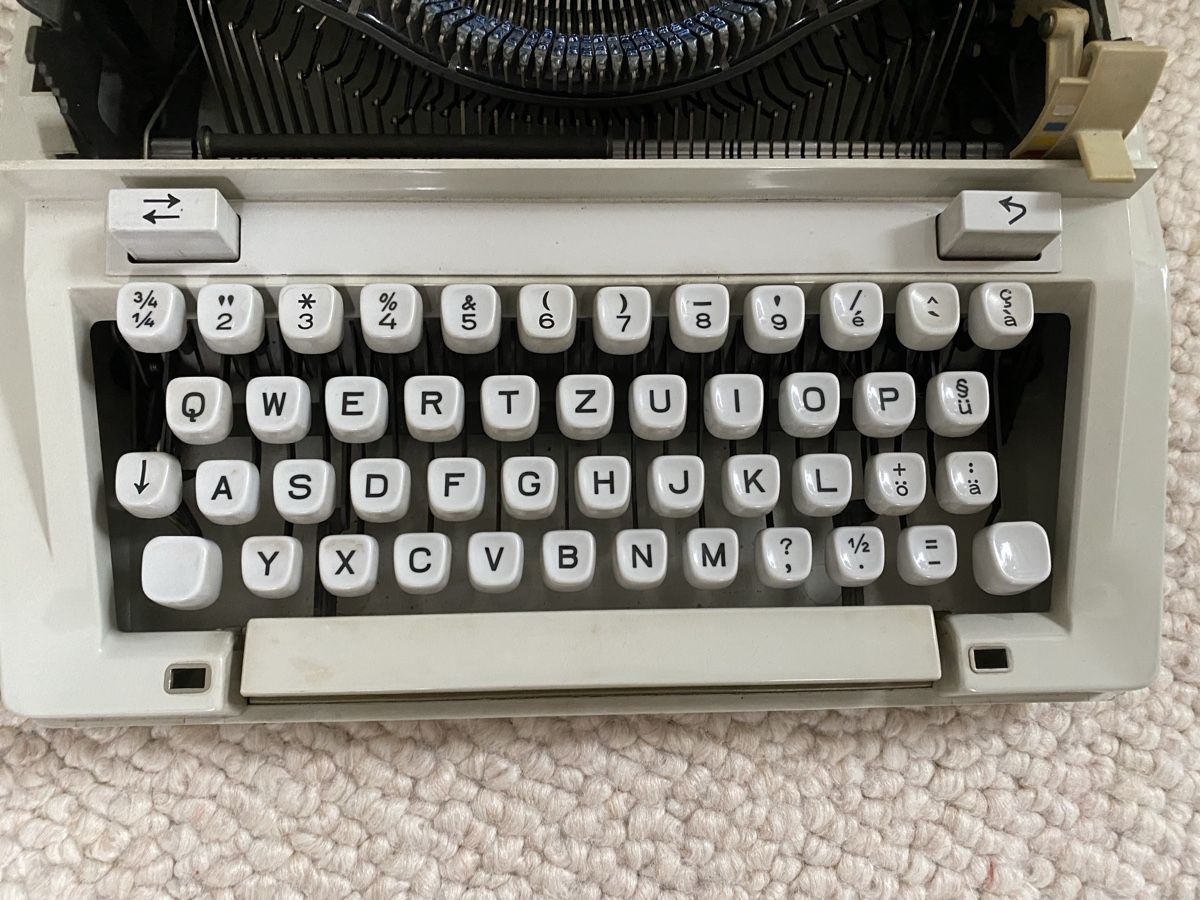 Macchine da scrivere: Hermes Media 3 Schreibmaschine – Usato da Urdorf venduto da spacemetalfantasy 4
