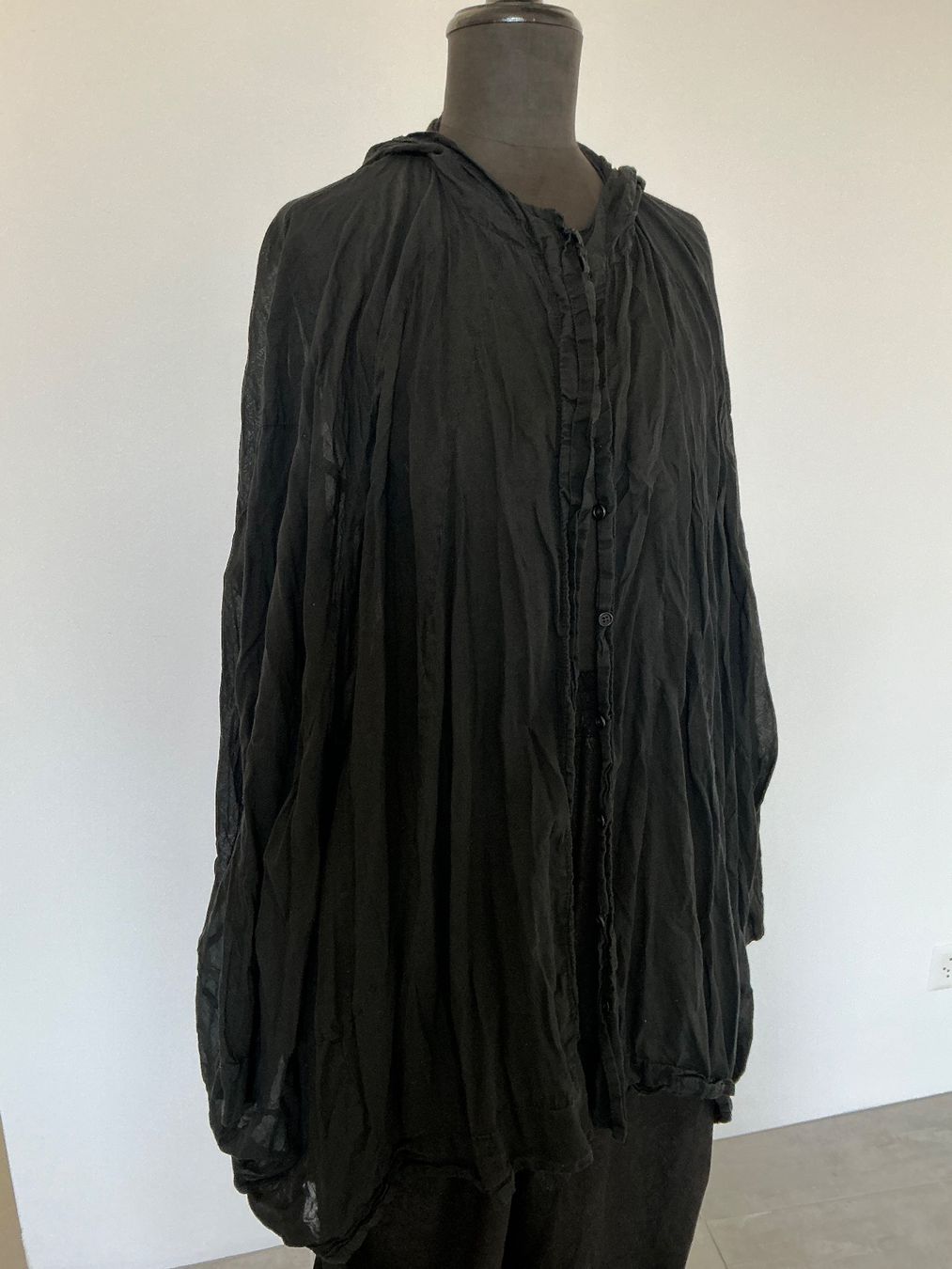 Rundholz Camicette: Semitransparente weite Bluse Rundholz DIP schwarz – Usato da Carona venduto da LaDark11 2
