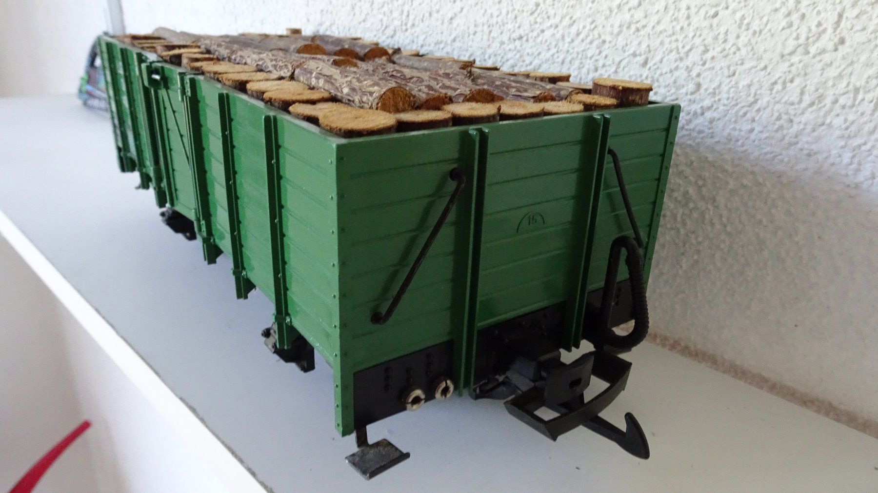 LGB Modellini di ferrovie: LGB Güterwagen mit Holz Ladung – Usato da Wetzikon ZH venduto da Hlukas 1