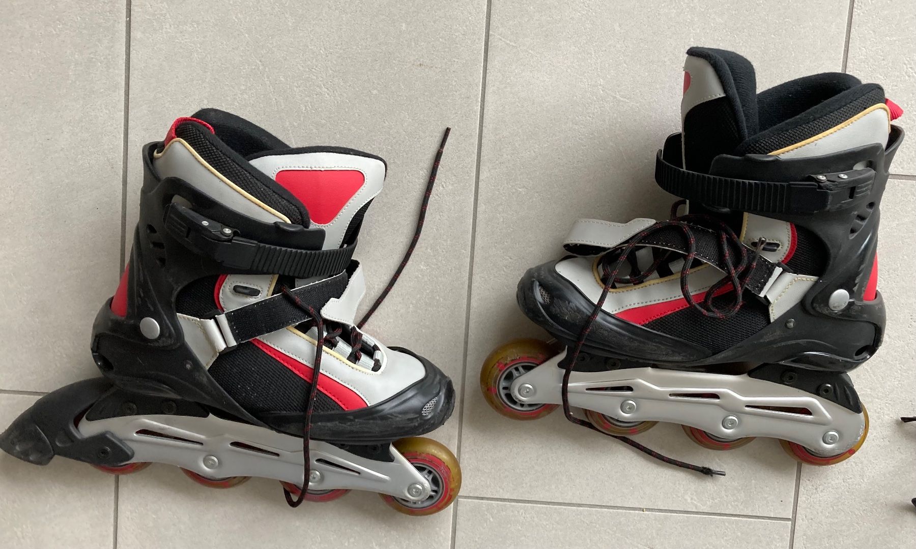 Pattini in linea & Pattini a rotelle: Inline Skates + Schoner Set, Grösse 40/41, Top Zustand – Usato da Nussbaumen AG venduto da car_7b54 4