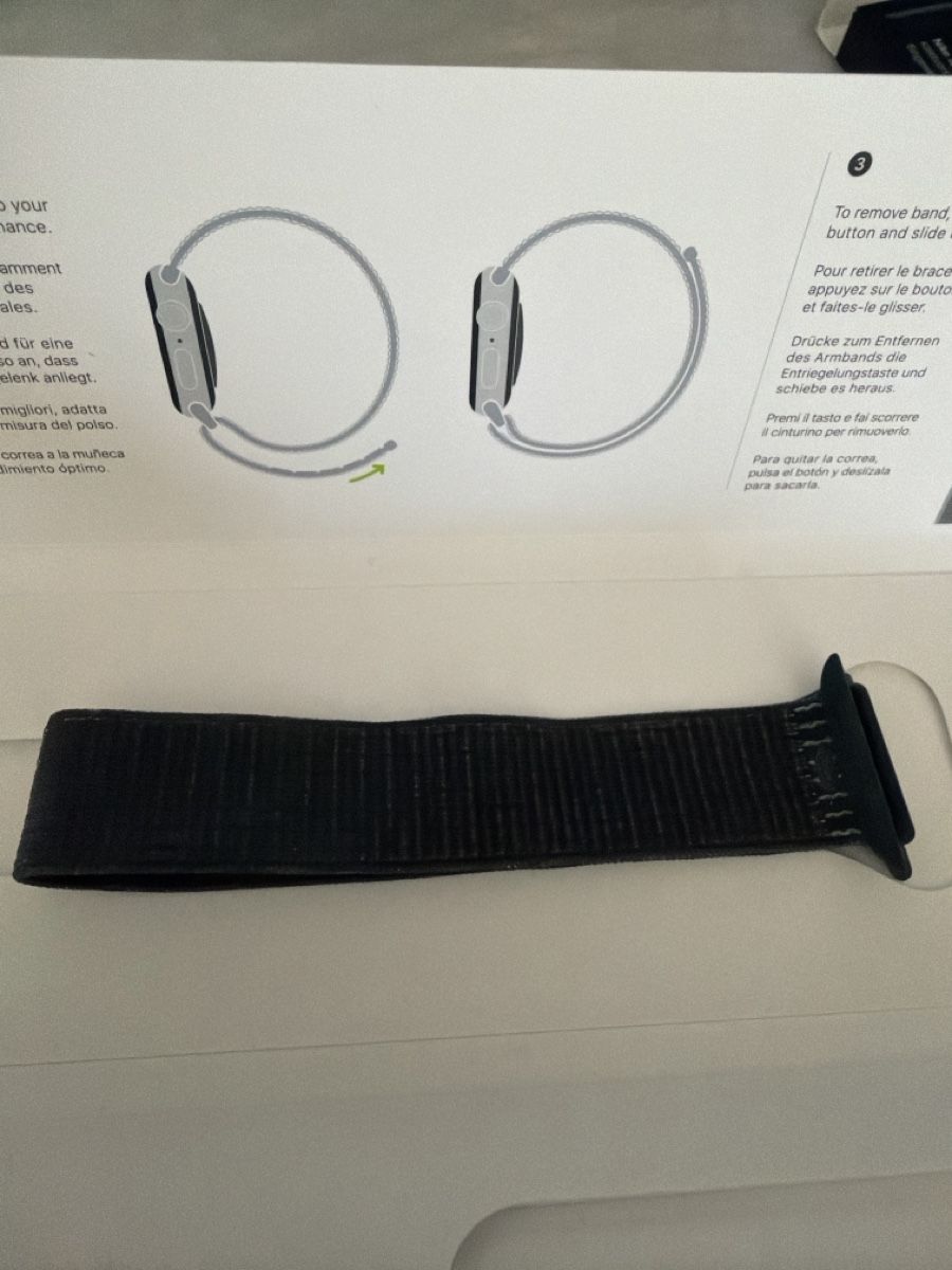 Apple Armbänder & -reifen: Apple Watch band – Neu und originalverpackt aus Lausanne von joshua75
