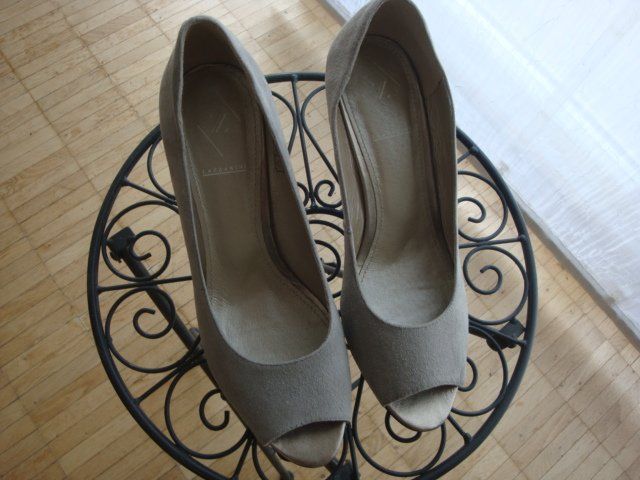 Damenschuhe: hellgrauer Veloursleder Pumps – Gebraucht aus Thun von Ereli47 3
