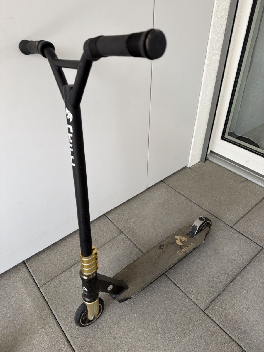 Chilli Kickboard: Stunt Scooter Chilli schwarz gold – Usato da Wettingen venduto da Frisco_98 1
