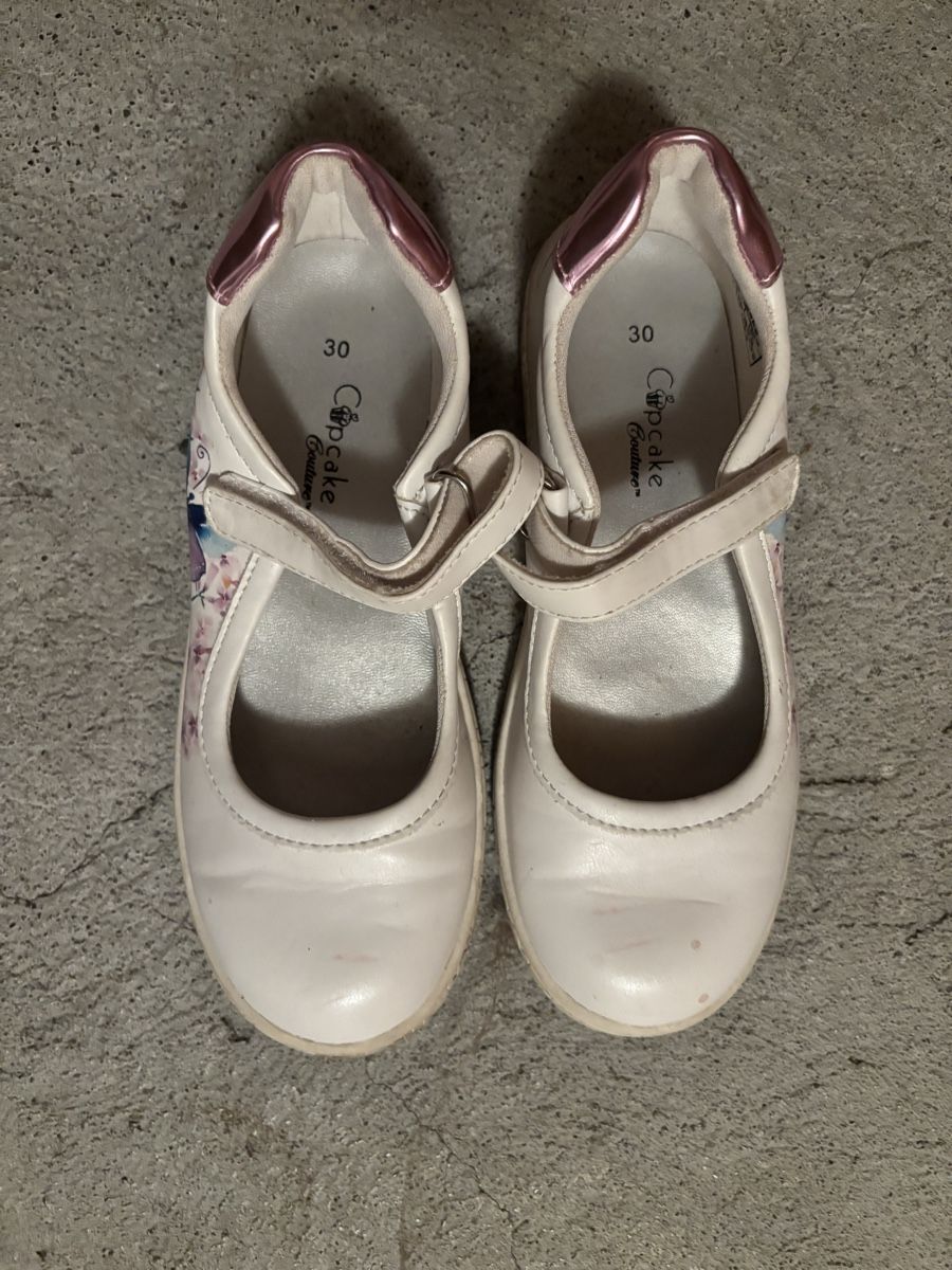Schuhe für Mädchen: Schuhe/ Ballerinas Gr.30 – Gebraucht aus Meilen von JDKilchberg