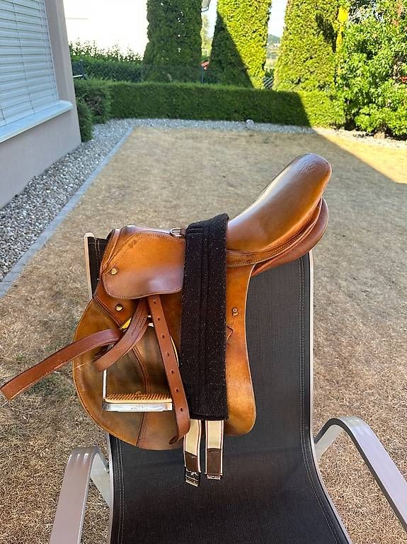 Selles, accessoires: Selle d’équitation – D'occasion à Courgevaux par ben_dyc9