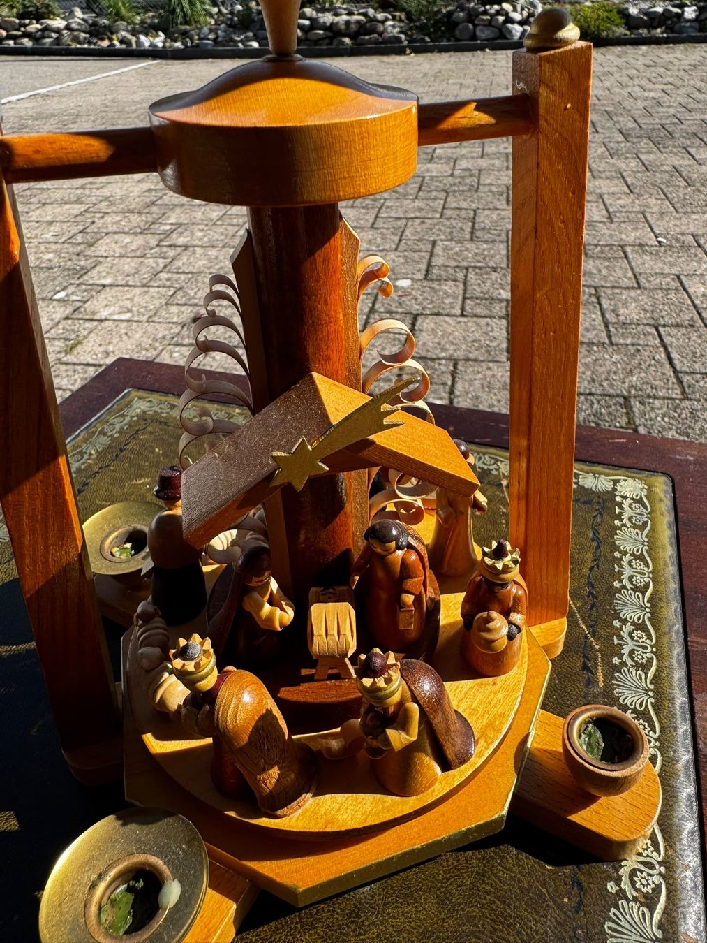 Toutes les décorations: Weihnachtspyramide mit Krippe – D'occasion à Egg b. Zürich par Brocki_Insel_Egg 2