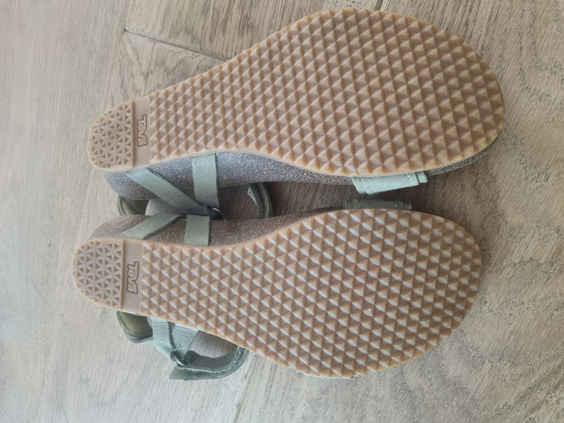 Teva Damenschuhe: Sandales Teva cuir vert pointure 37 – Gebraucht aus Lavey-les-Bains von Etre-Ange 4