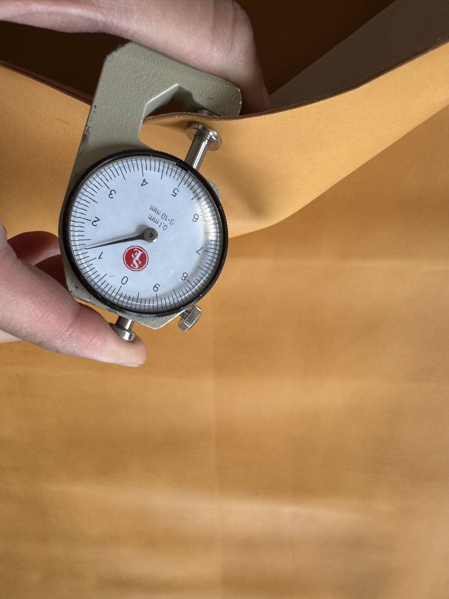 Stoffe: Klassisches hellbraunes pflanzlich gegerbtes Leder, 1,1 mm – Neu (gemäss Beschreibung) aus Veyras von ValClasse 5