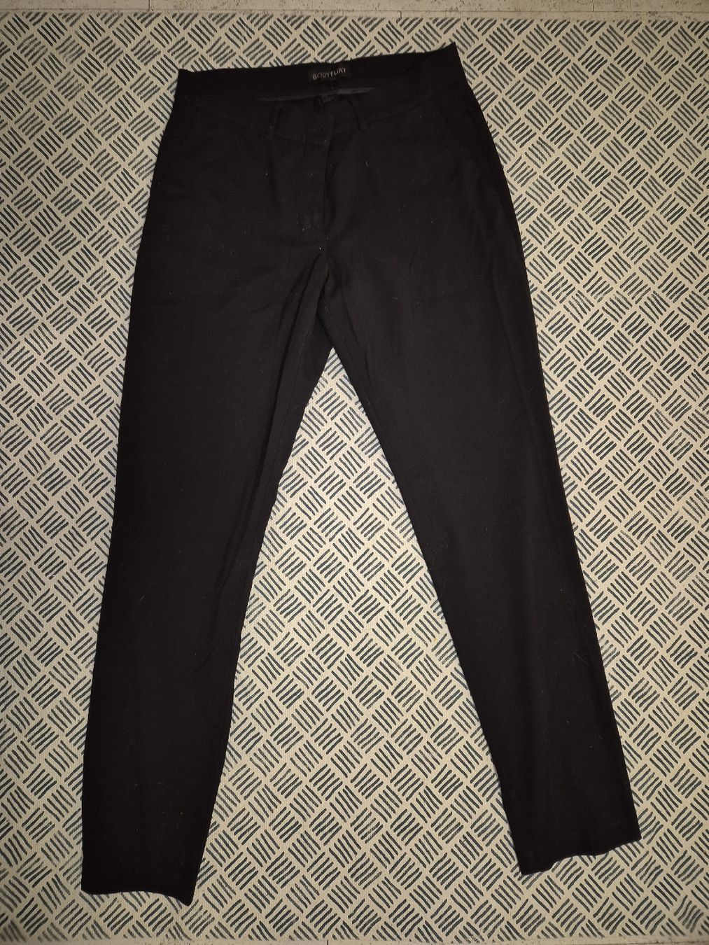 Pantaloni: Schwarze Stoffhose Bodyflirt M – Usato da Obfelden venduto da Spielsachenschweiz