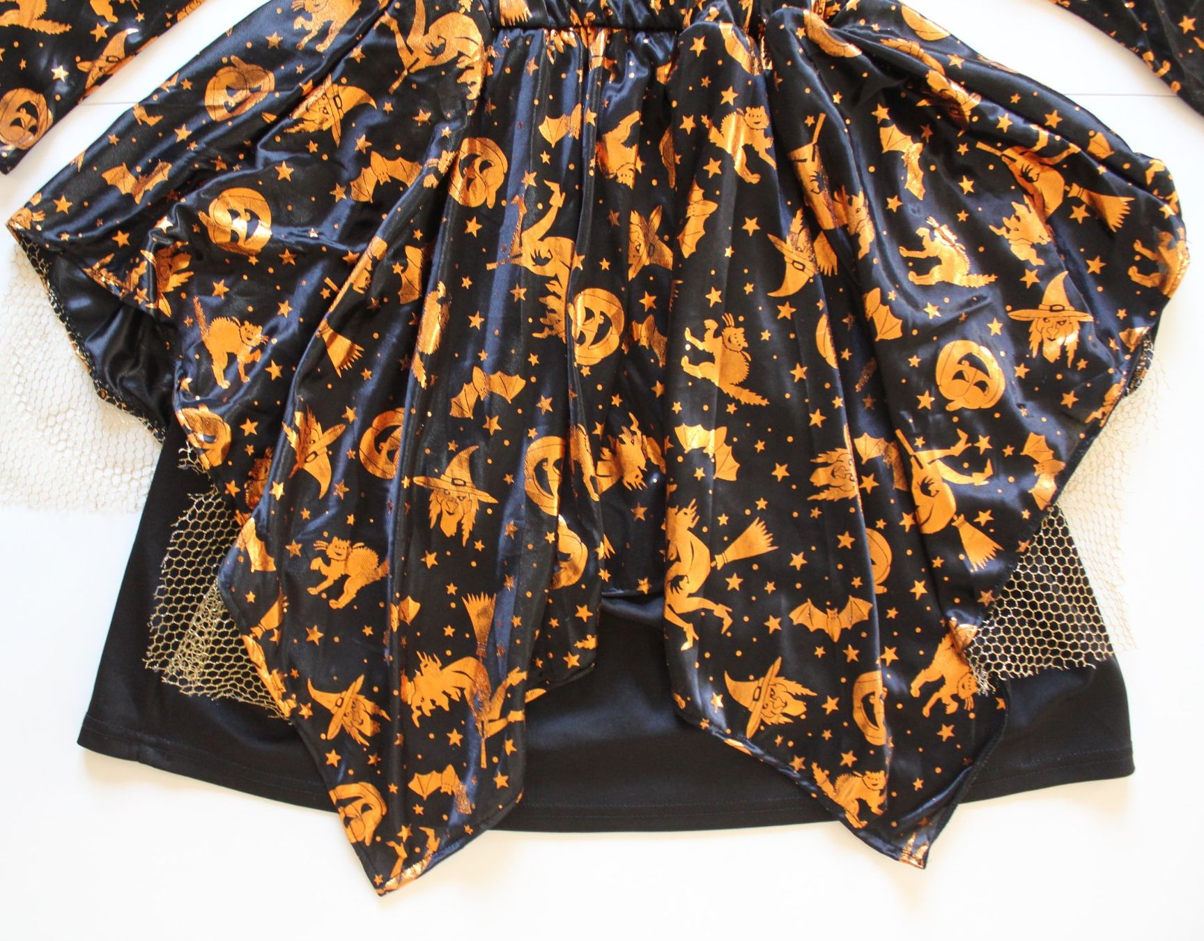 Costumi: Costume sorcière / Hexe t. 5 - 6 ans – Usato da Peseux venduto da CoolShoping 4