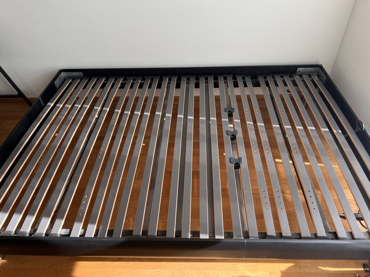 Lits: Bettgestell mit Lattenrost 150x200cm – D'occasion à Glattpark (Opfikon) par Fabiobuscheli 2