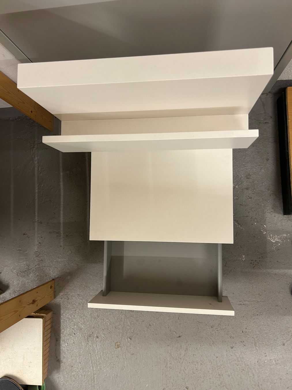 Ikea Comodini: Malm Nachttisch weiss – Usato da Zürich venduto da Ctoc 3