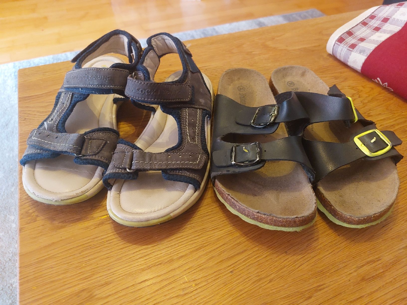 Schuhe für Jungen: 2x Sommerschuhe Grösse 35 – Gebraucht aus Landquart von Cedes 1