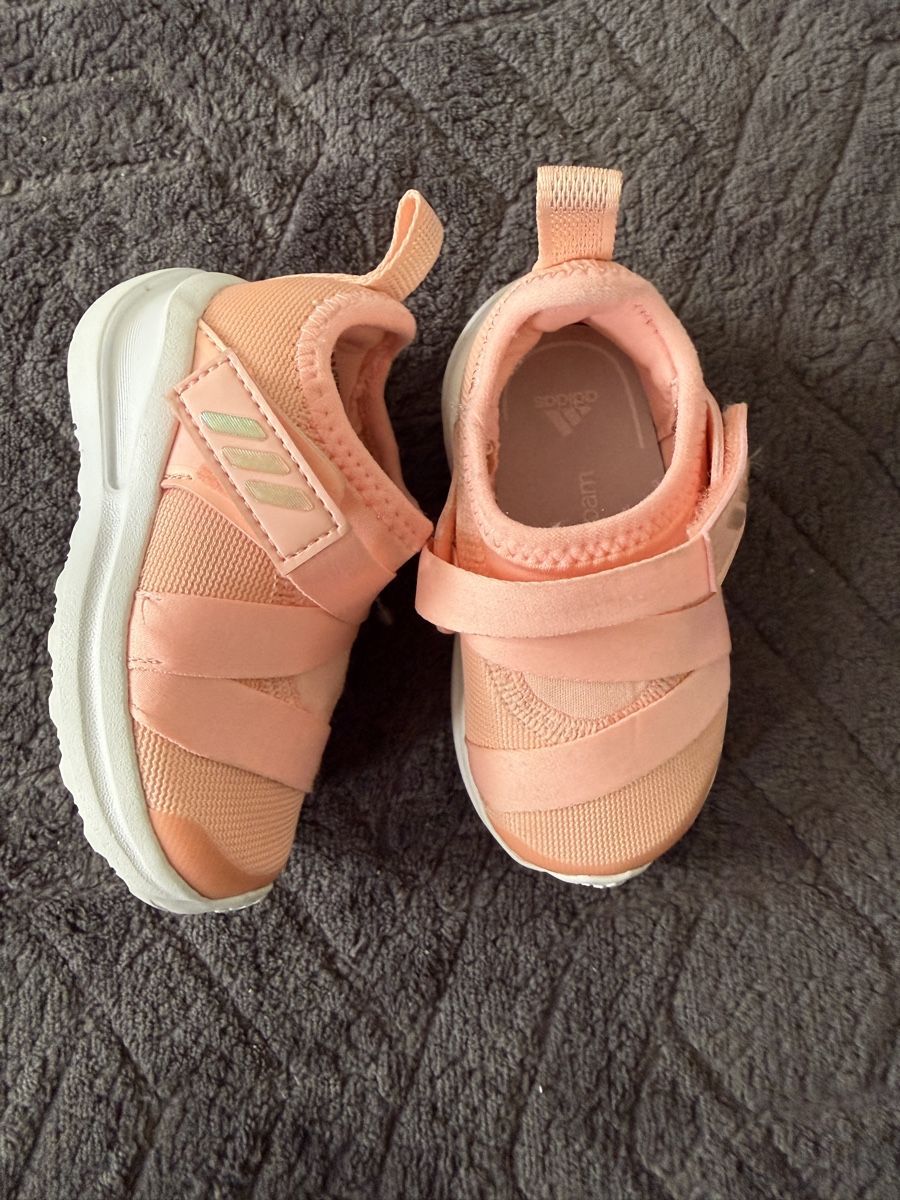 Adidas Chaussures filles: Adidas schuhe – D'occasion à Biglen par goz_h8dv