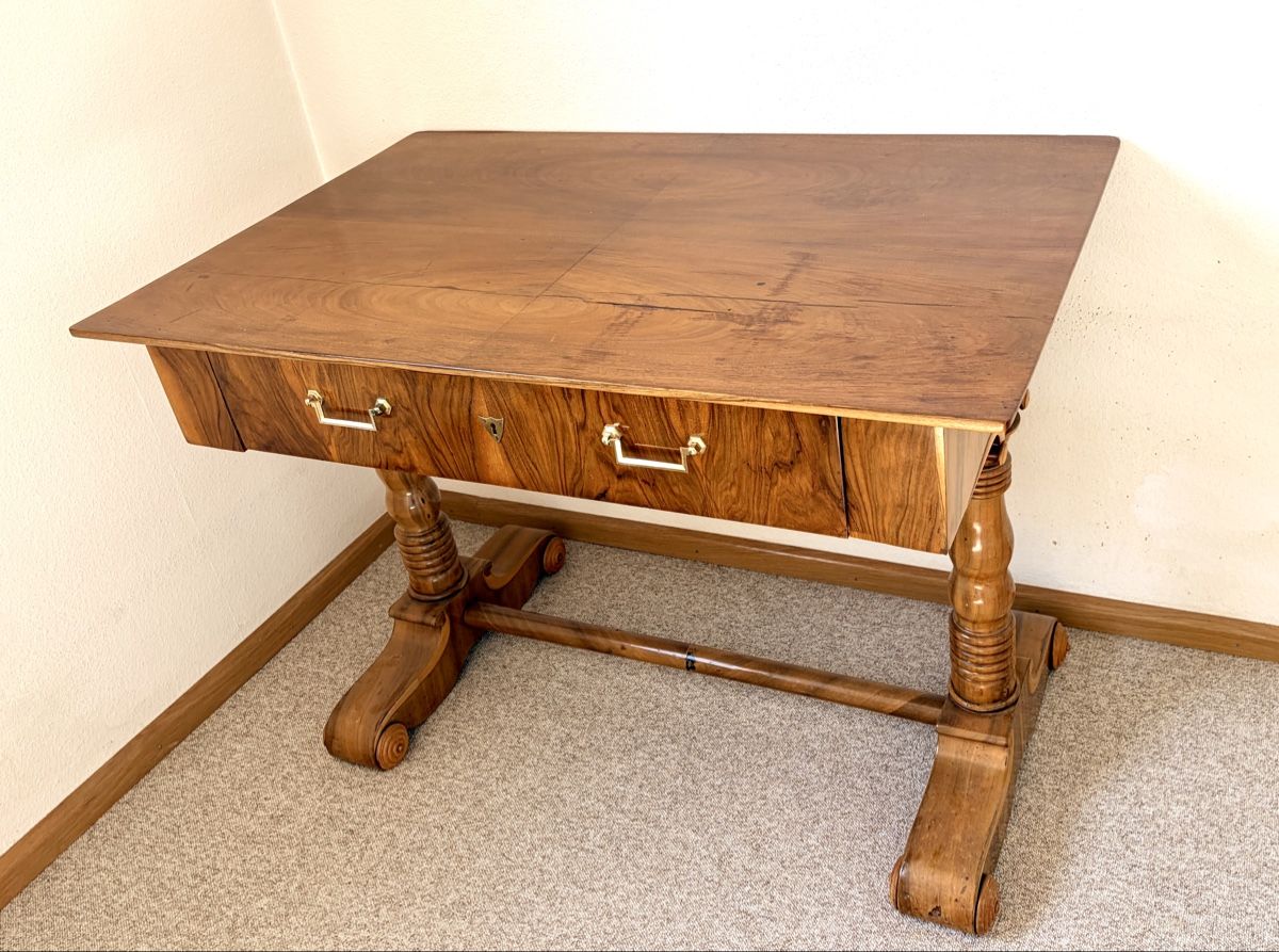 Scrivanie: Antiker Biedermeier Schreibtisch – Usato da Basel venduto da l.volfova