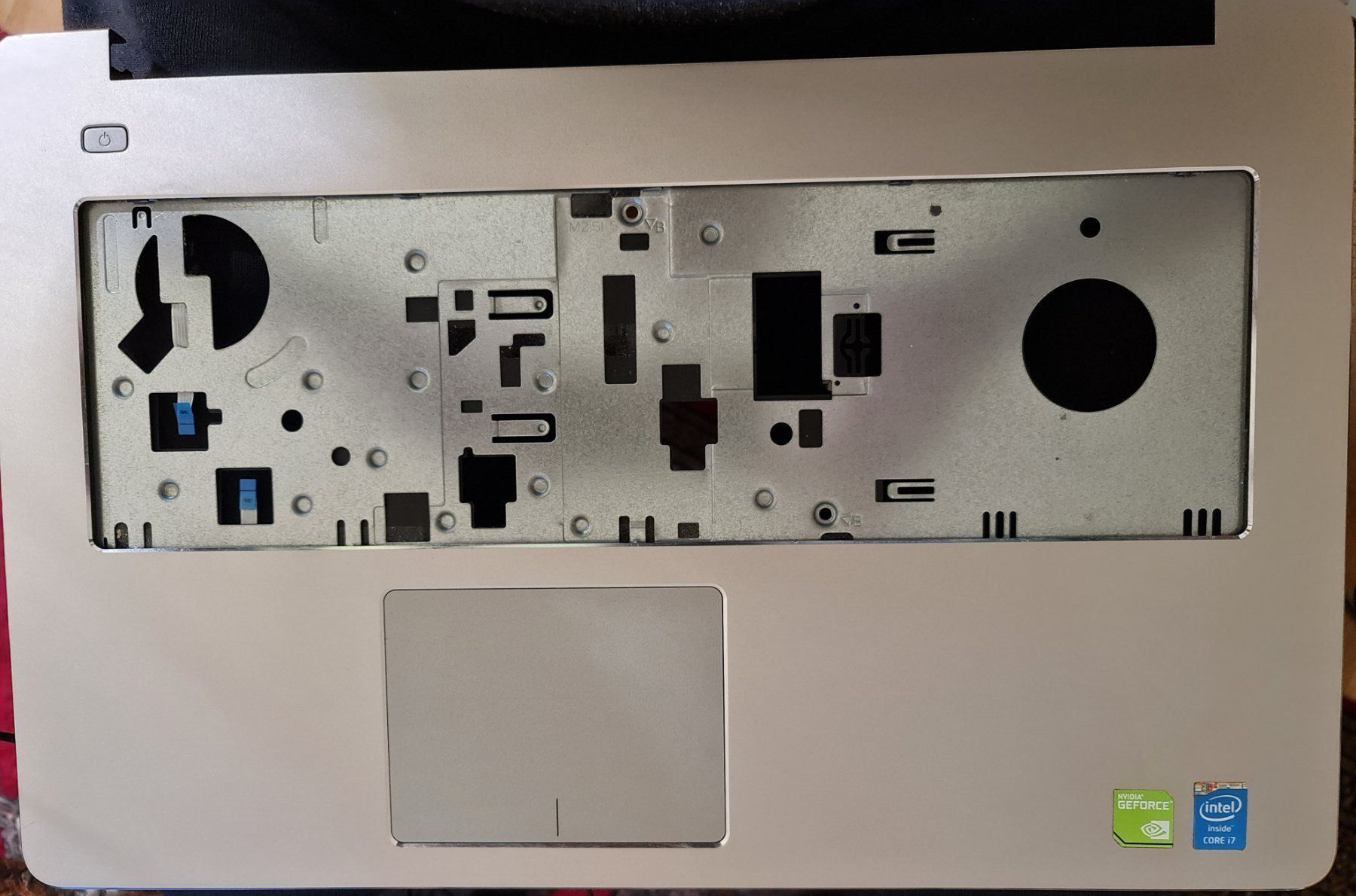 Dell Notebook: Dell Inspirion 17 7737  Palmrest – Usato da Pfungen venduto da Fastback66