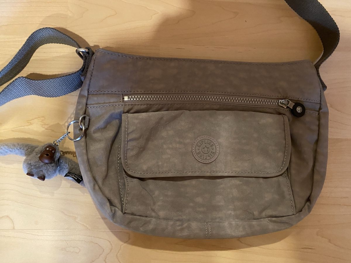 Kipling Sacs femmes: Tasche von Kipling grau – Neuf (Voir description) à Zürich par Wim-Broccoli 1