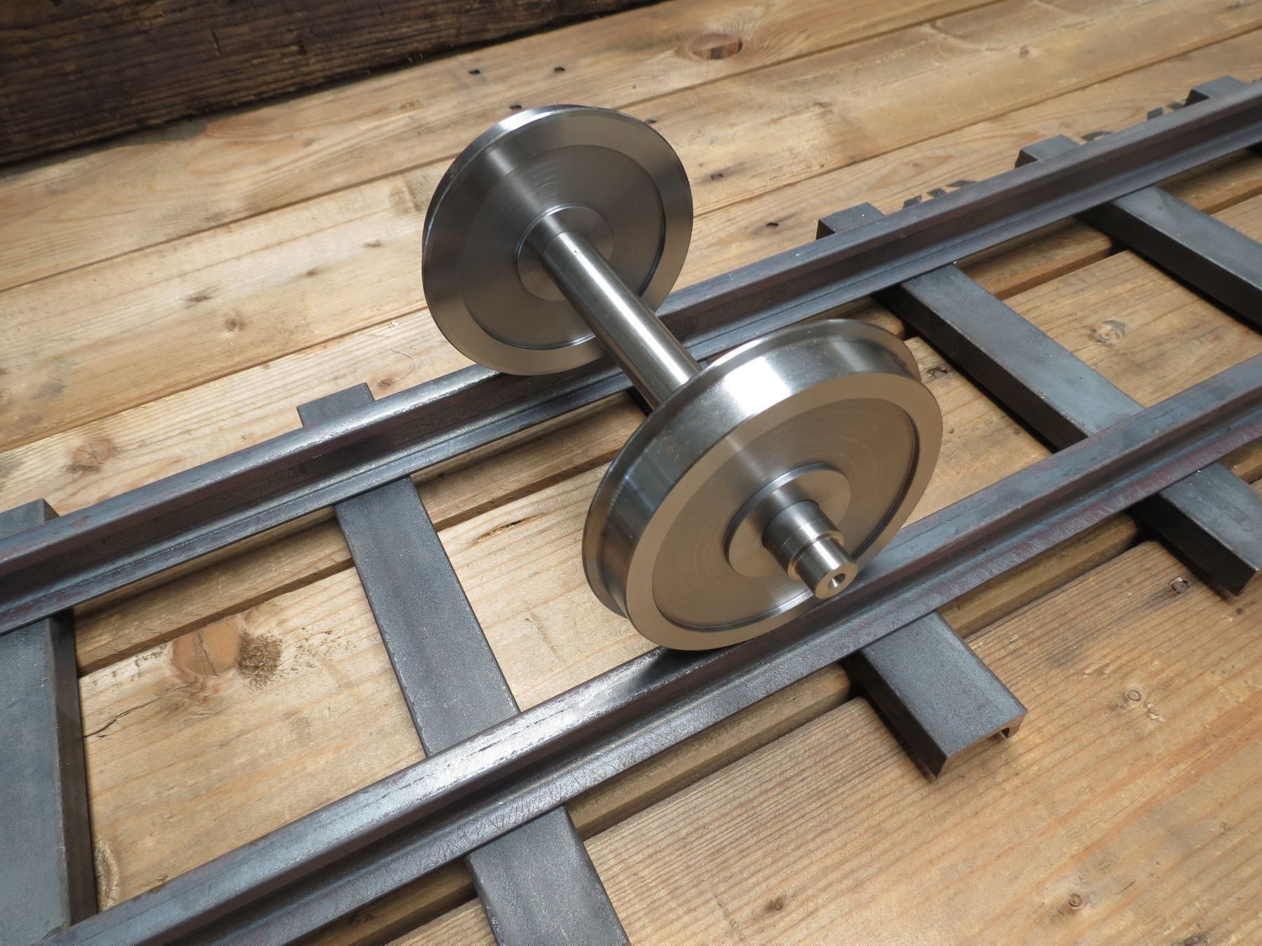 Modellini di ferrovie: Gartenbahn Radsatz 5 Zoll 90mm – Nuovo (secondo la descrizione) da Widnau venduto da Pardilsa84