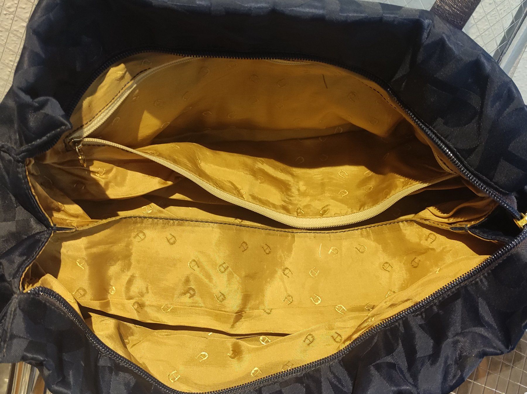 Aigner Borse: Aigner bag – Usato da Zug venduto da LindaManga 1