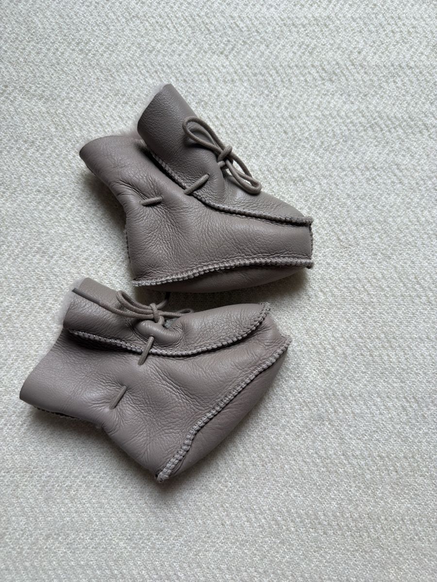 Scarpe per ragazzi: Little Jalo Lammfell Booties 6-12M – Nuovo (secondo la descrizione) da Zürich venduto da WomenMenKidsClothes 1