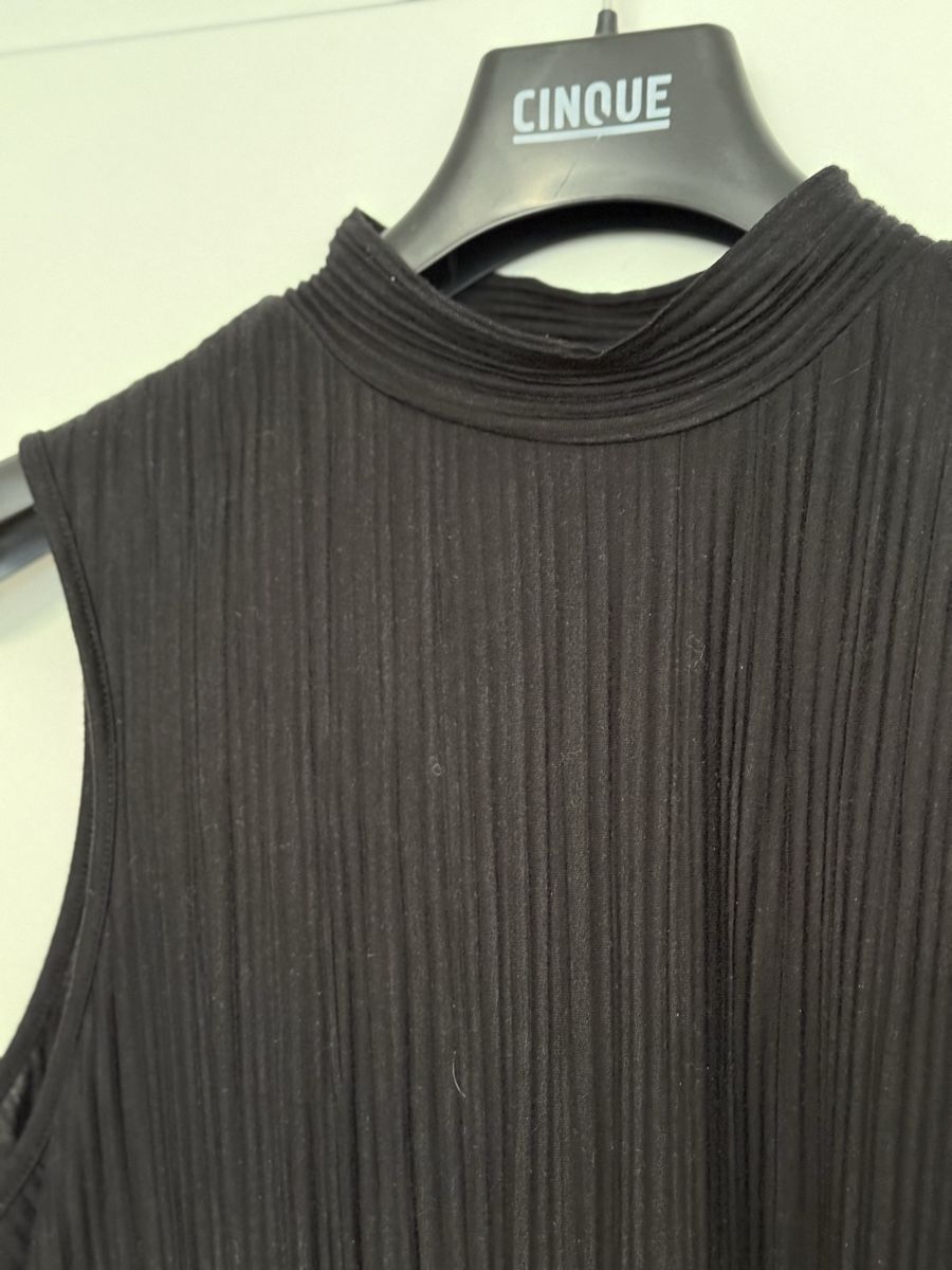 Vero Moda Top: Schwarzes Rip Top Vero Moda – Nuovo (secondo la descrizione) da Baden venduto da jmrtens 2