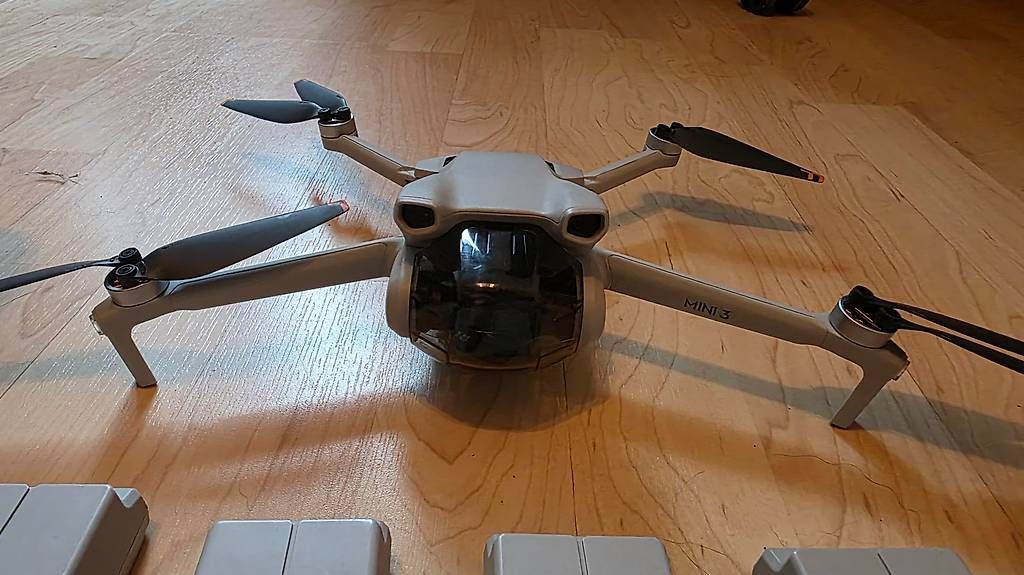 DJI Modellismo RC: Dji 3 Mini mit 5 Akkus – Usato da Riedholz venduto da msc_gmm7 4