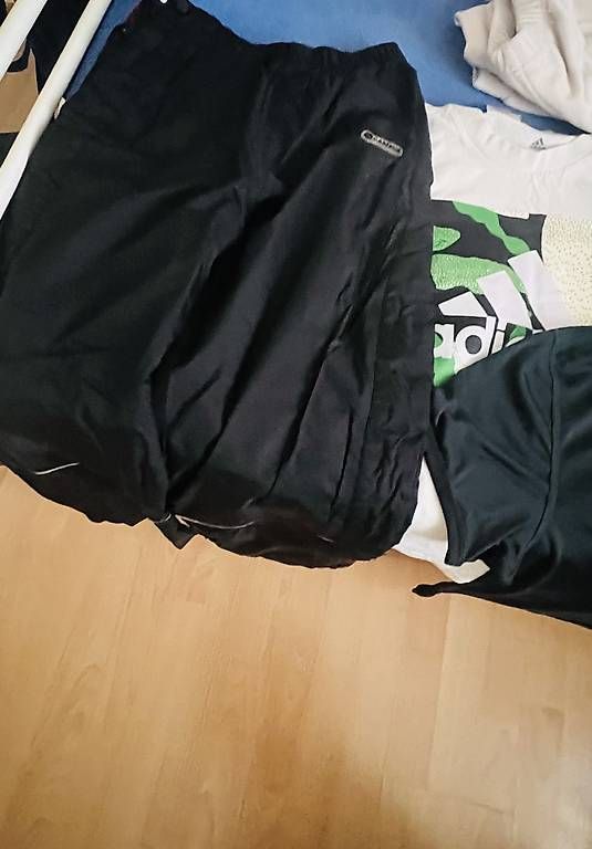 Lotti & Set di vestiti: 10-12 ans garçon vêtements  – Usato da Morges venduto da sla_vm75 1