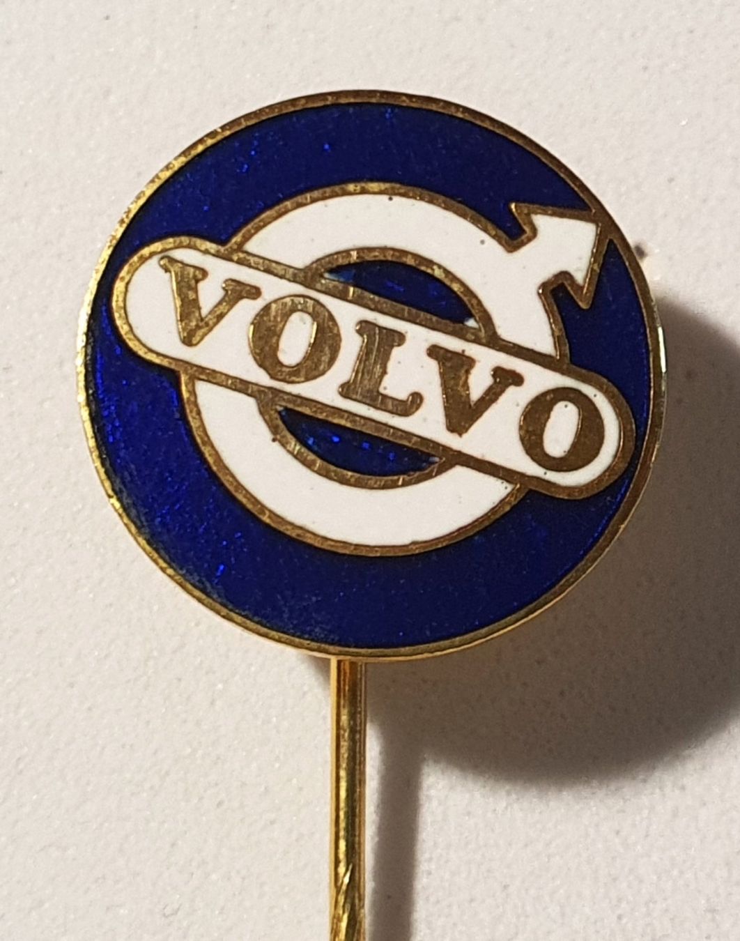 Placchette & Badge: BB459 - Anstecknadel - Volvo  Logo – Usato da Reinach BL venduto da Boston-Verkauf