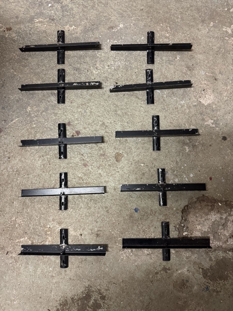 Scaffali: 10 Halter Teleskopregal / Spannregal – Usato da St. Gallen venduto da J00rdin