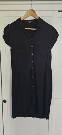 schwarzes Sommerkleid mit Bändel