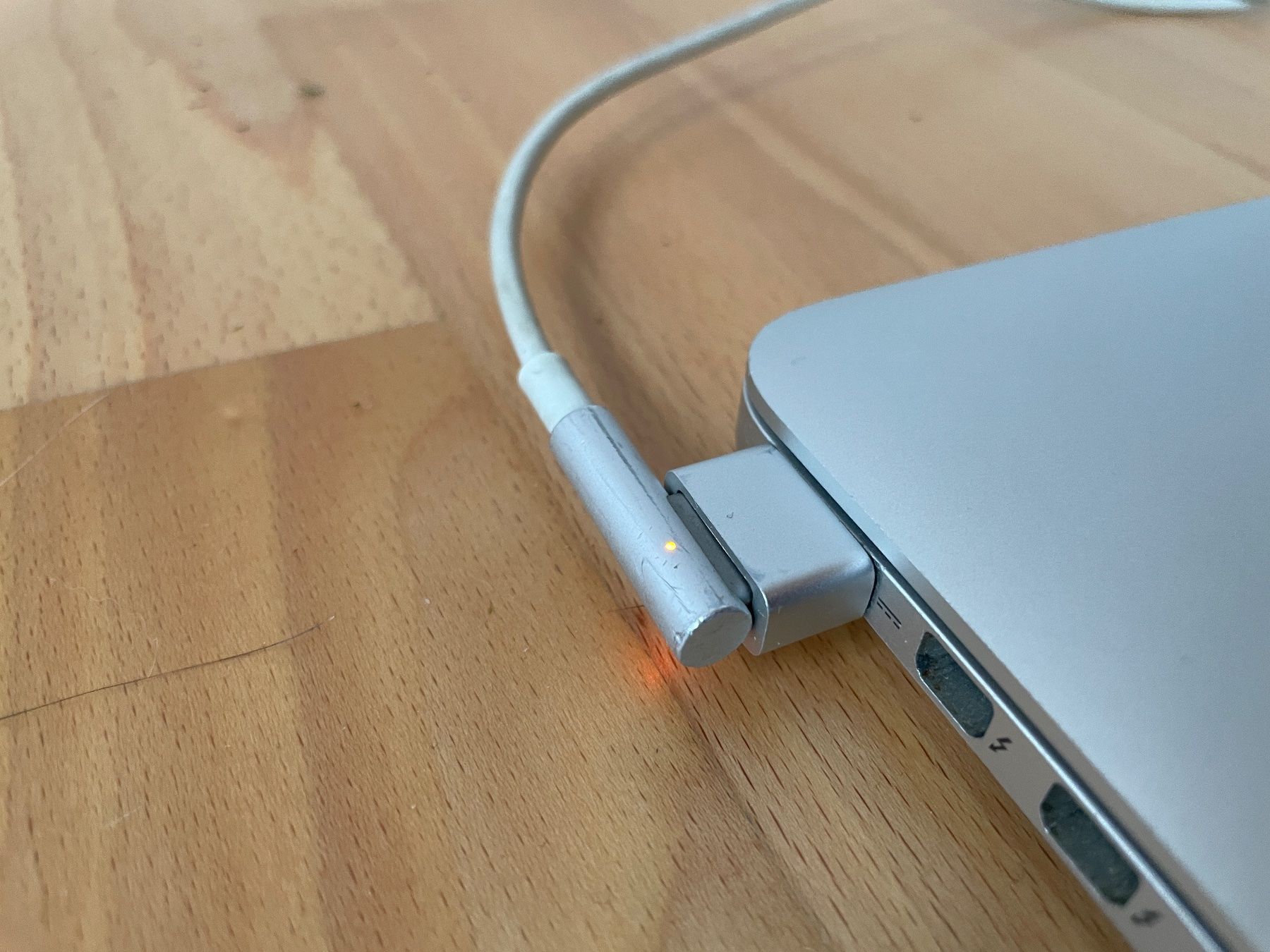 Apple Ladegerät: Original-Apple-Ladegerät MacSafe 1 mit MacSafe-2-Adapter – Gebraucht aus Pfungen von gilbertfr 8