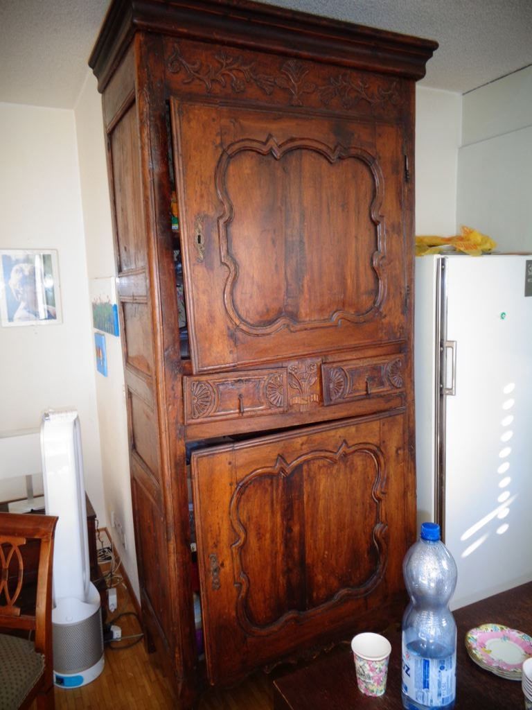 Schränke: Antiker Schrank aus der Provence – Gebraucht aus Diessenhofen von Osio 1