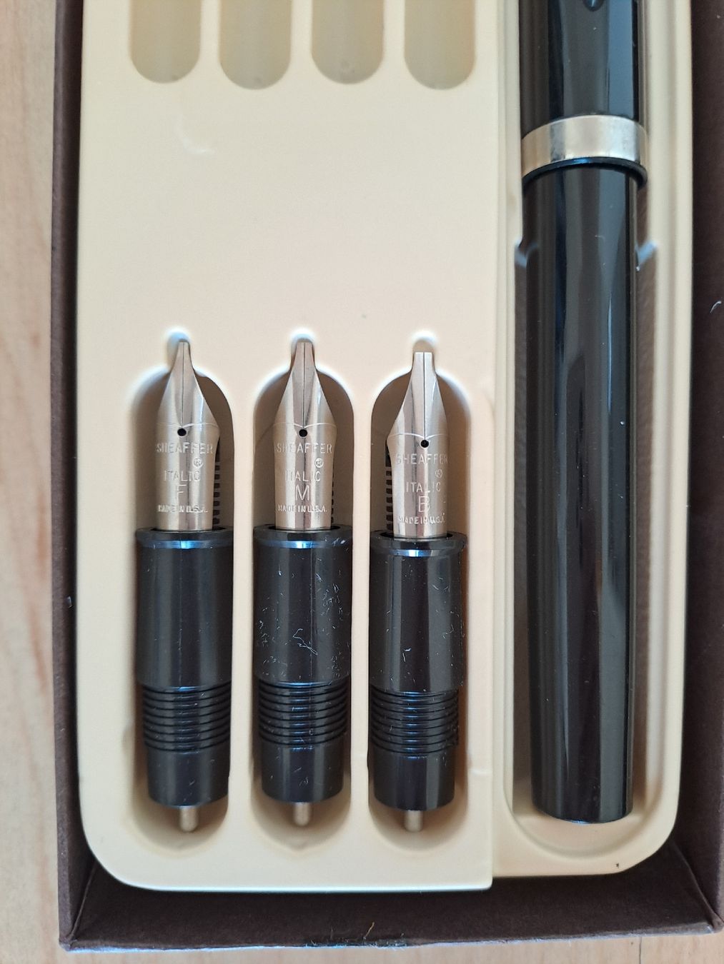 Il mondo degli animali: Set de calligraphie Sheaffer avec plumes et notice – Nuovo (secondo la descrizione) da Denens venduto da Chanchantevend 3