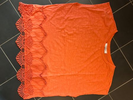 T-shirt/ T. M