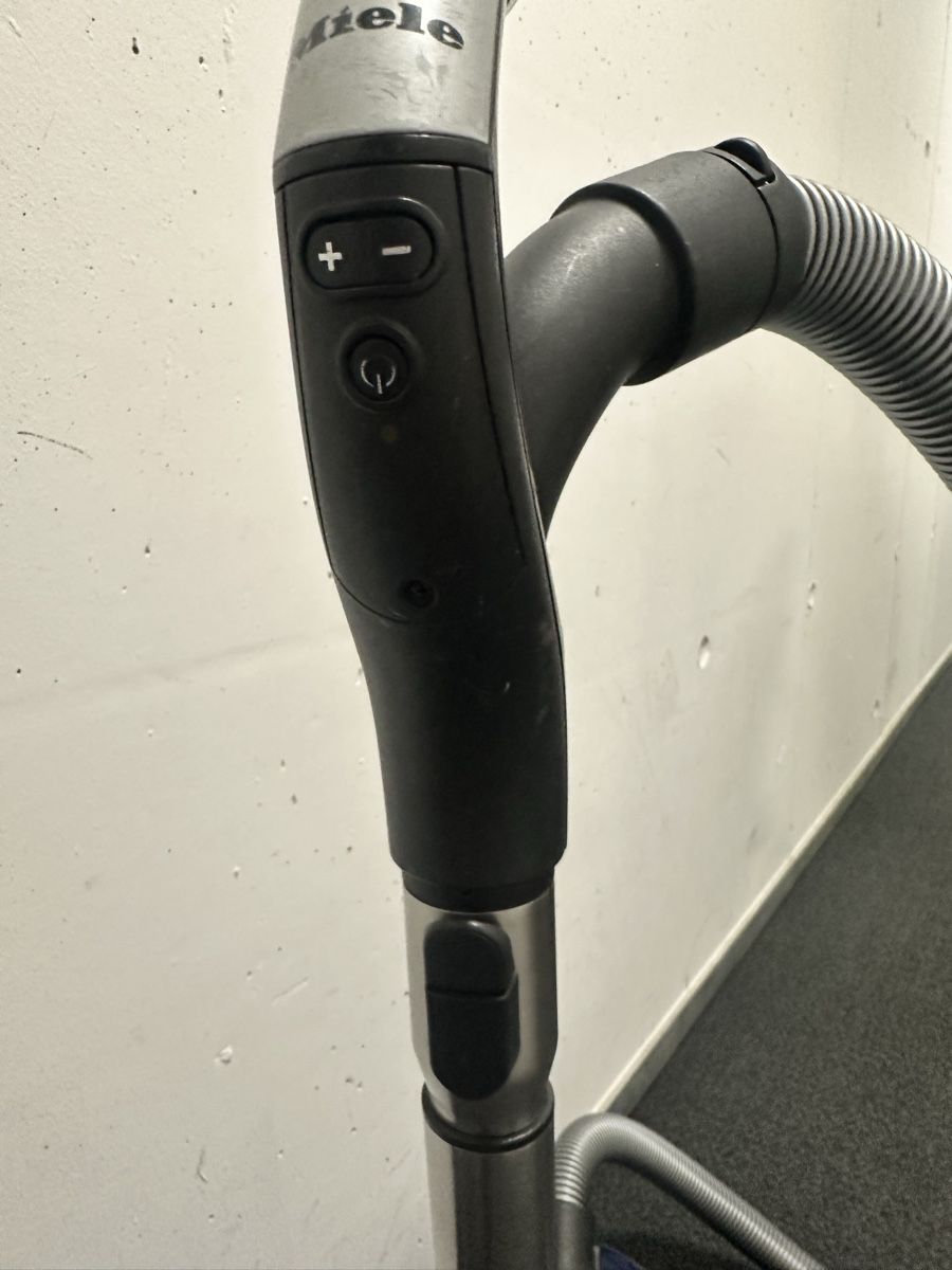 Miele Aspirapolveri & Accessori: Miele c3 Senator – Usato da Bern venduto da AliceHo 2